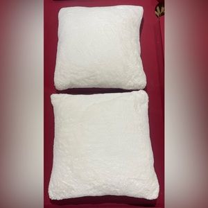 2x White Faux Fur Throw Pillows